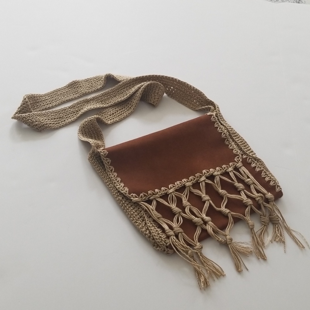 🛍 "Chic Suede Crossbody Bag in Brown & Tan"
